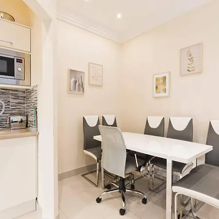Appartamento Captivating 2-bed In 1